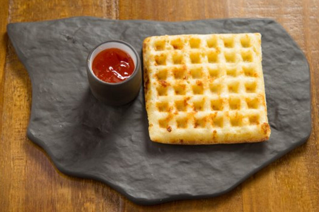 Geléia de Pimenta com Waffle de Pão de Queijo